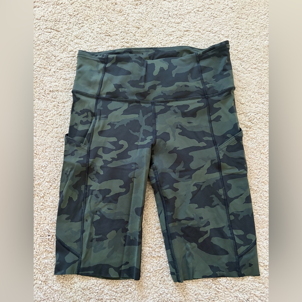 Lululemon Fast and Free shorts 10”- size 6